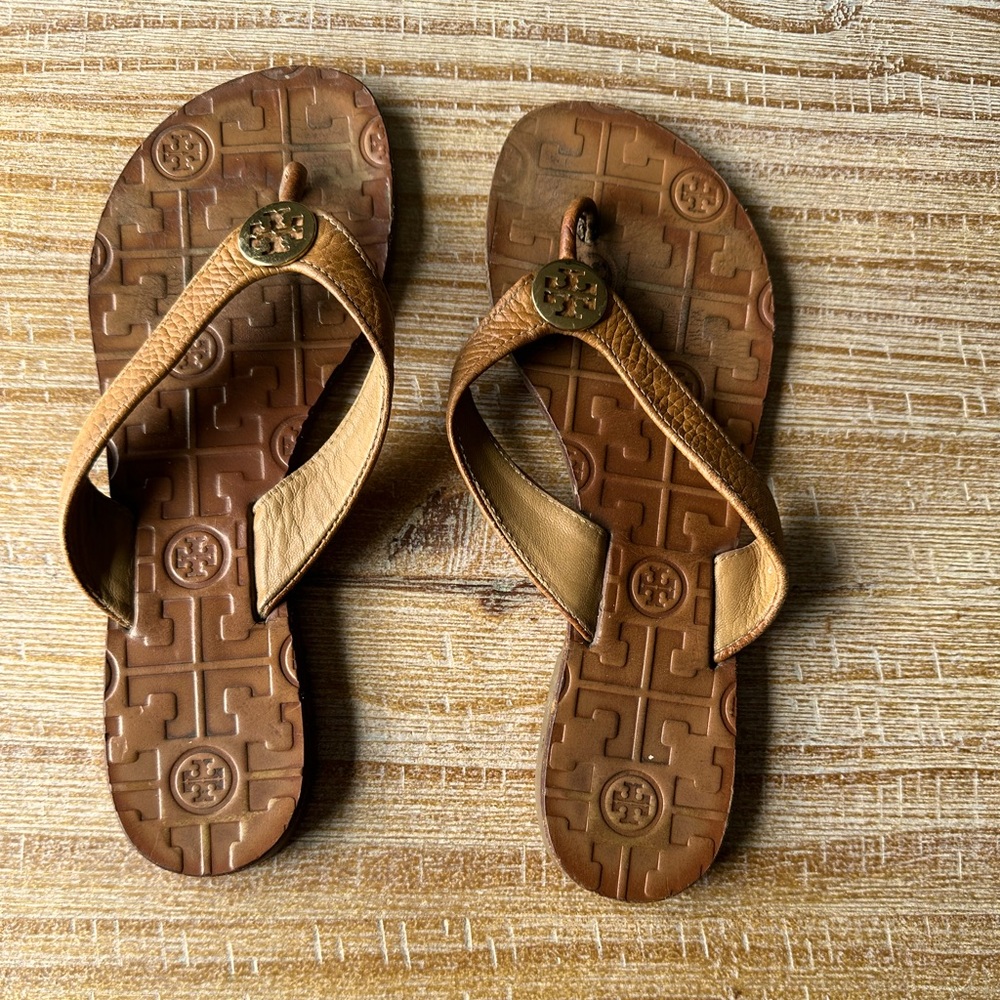 Tory Burch tan classic sandals size 6